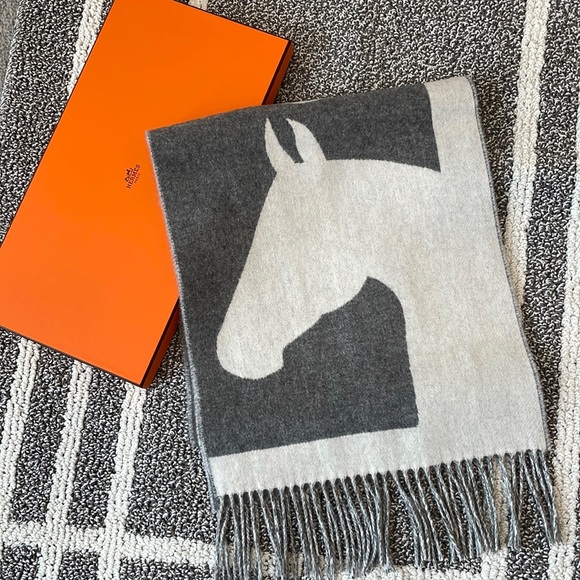 Authentic Hermes double sided cashmere Horse Scarf - Picture 4 of 14